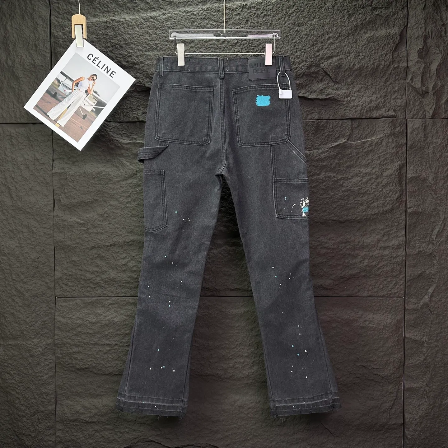 P260 GALLERY DEPT. 2025 new patchwork hand-painted splash-ink couple style loose bootcut jeans 🔥High version🔥High version🔥Top ceiling quality Styles with different washed textures, very friendly to people with thin legs and thick legs, the bootcut version is very flattering to the leg shape Moderate length that never goes out of style, easy to match with casually, basic styling for various styles, a must-have in the wardrobe! The fabric is stiff but also makes the upper body soft without losing texture. The washing process is even more perfect. It is a must-have item for everyone! ! ! Washed wheat, hang tag, pants label, three complete labels Color: dark gray Size: 28, 30, 32, 34, 36 (five sizes)